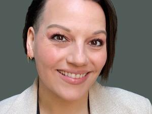 Dr. Sarah Ray headshot